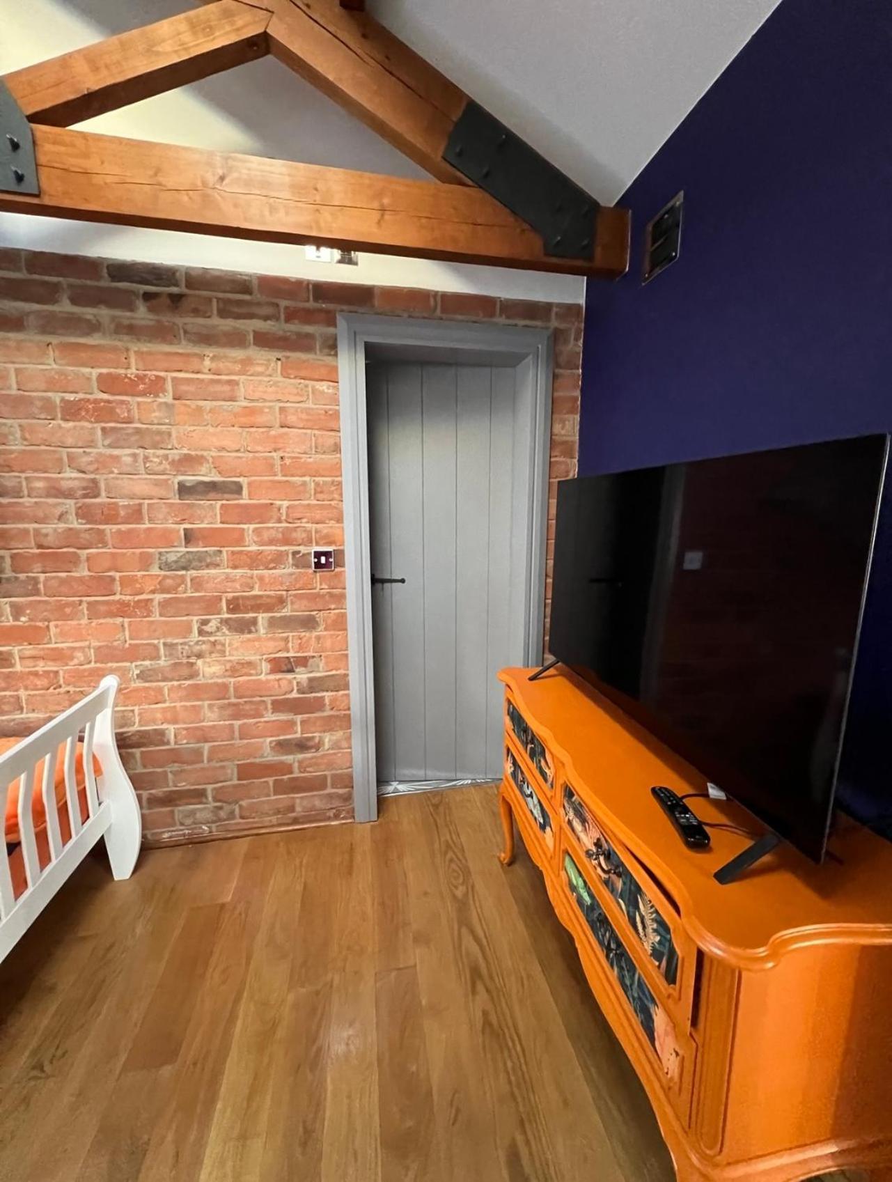 Aplanty House: A Hidden Gem In The Heart Of The Fens Homestay *